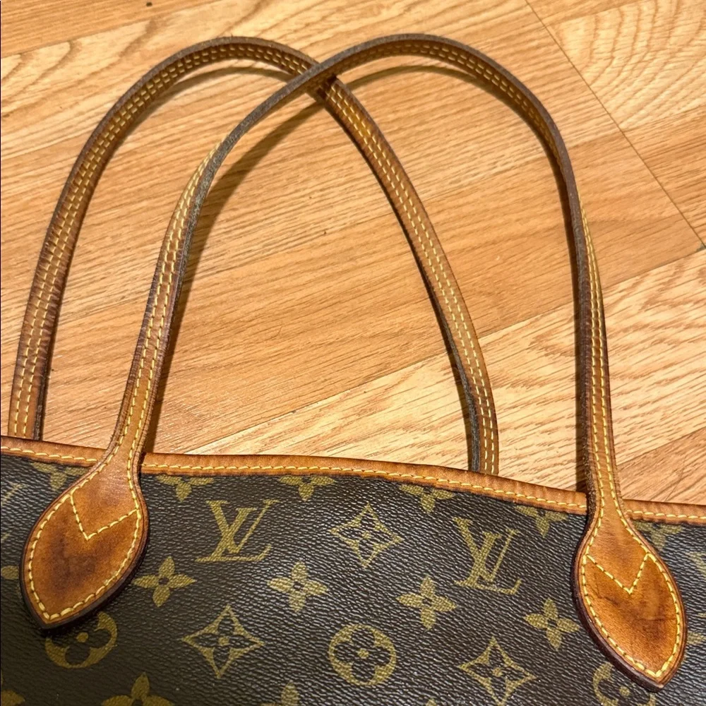 Louis Vuitton Monogram Neverfull MM - Picture 5 of 14